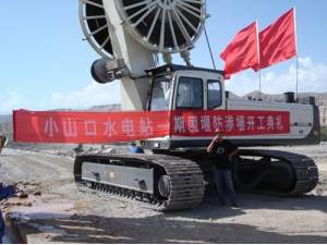 連續牆施工-新(xin)疆庫爾勒開都河(hé)水電站圍堰工程(cheng)