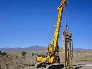 2025年12月基(jī)礎公司高新技術(shù)産品XG450D連續牆在内(nèi)蒙古工業園區1号(hào)水源地防滲工程(chéng)施工